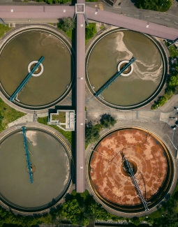 Modalités de la campagne de surveillance de substances per- ou polyfluoroalkylées (PFAS) dans les eaux en entrée et sortie de stations de traitement des eaux usées urbaines